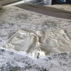 Aerie white pull on shorts like new never worn size large
